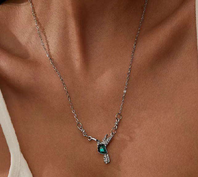 collier pendentif colibri