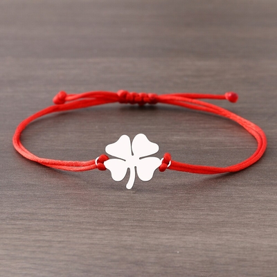 Bracelet fil rouge porte-bonheur