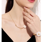 collier rigide marguerite